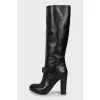 Leather boots decorated with a bow