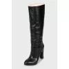 Leather boots decorated with a bow