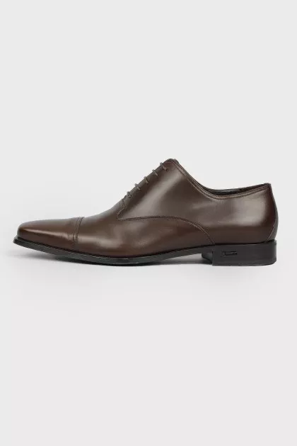 Brown leather lace-up shoes