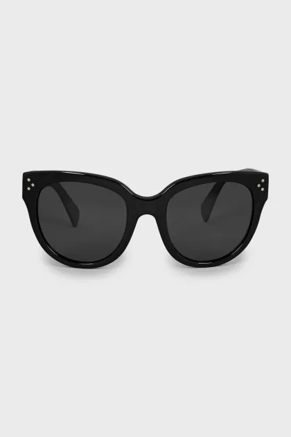 Black frame sunglasses