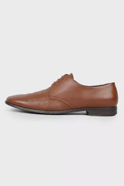 Lace-up leather shoes