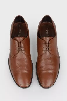 Lace-up leather shoes