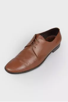 Lace-up leather shoes