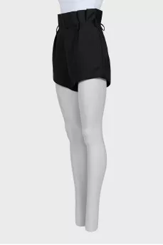 Fitted wool shorts