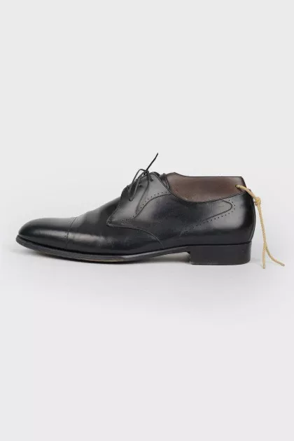 Leather shoes on lacing
