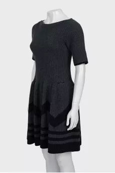 Fitted dress made of wool and cashmere