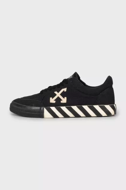 Men's sneakers with striped soles