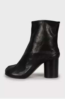 Tabi ankle boots with tag