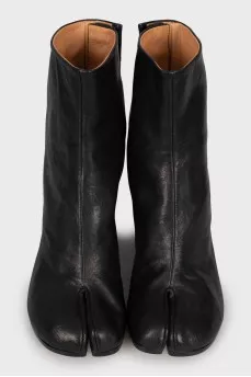 Tabi ankle boots with tag