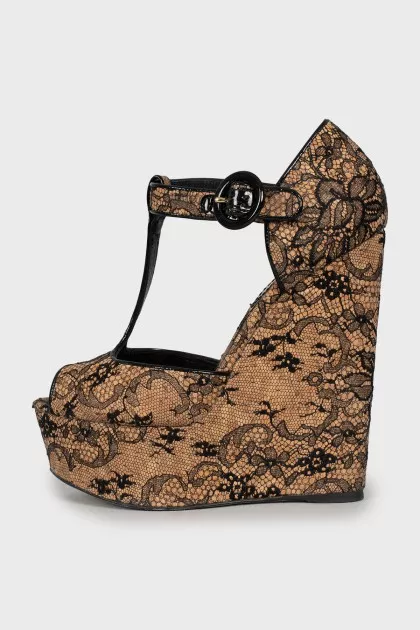 Wedge sandals with lace
