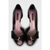 Patent leather heeled shoes