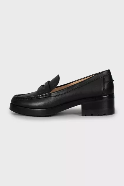 Wynnie loafers with tag