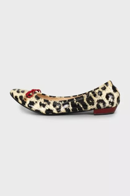 Leather ballet flats with animal print