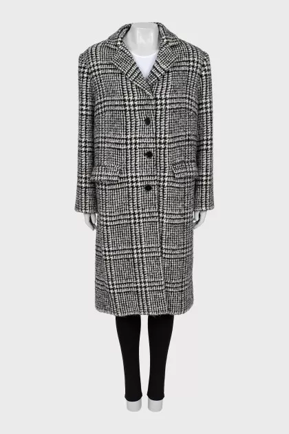 Knitted coat in black and white