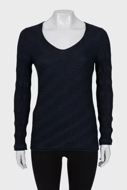 Fitted jumper with a relief pattern