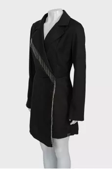 The jumpsuit with shorts is decorated with fringe