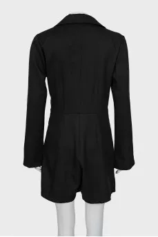 The jumpsuit with shorts is decorated with fringe