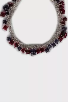 Серебряное ожерелье декорированное цветами