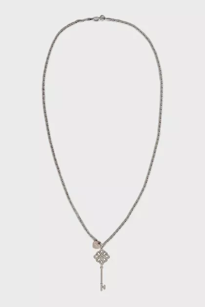 White gold pendant with diamonds
