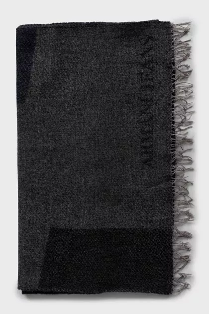 Scarf in combined colors with fringe
