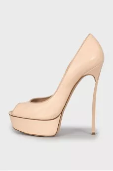 Leather shoes with metal heels