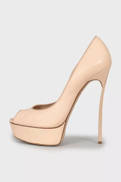 Leather shoes with metal heels
