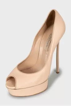 Leather shoes with metal heels