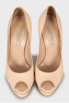 Leather shoes with metal heels