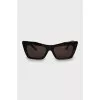 Sunglasses with branded logo on the temple