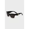 Sunglasses with branded logo on the temple