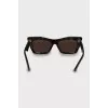 Sunglasses with branded logo on the temple