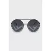 Sunglasses with logo on lenses