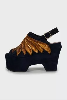 Suede sandals decorated with sequins