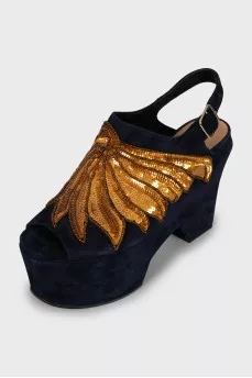 Suede sandals decorated with sequins
