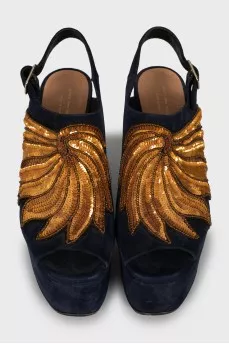 Suede sandals decorated with sequins
