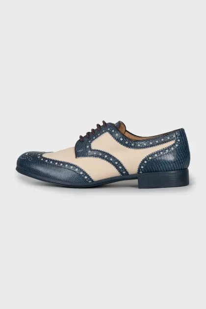 Brogues made of textile and leather