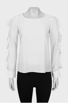 White loose fit blouse with ruffles