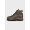Insulated boots with fur upper
