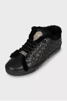 Insulated boots made of black leather