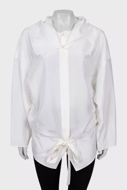 Silk blouse with a loose fit and a belt