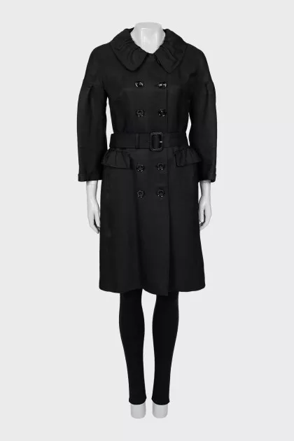 Fitted coat with pockets