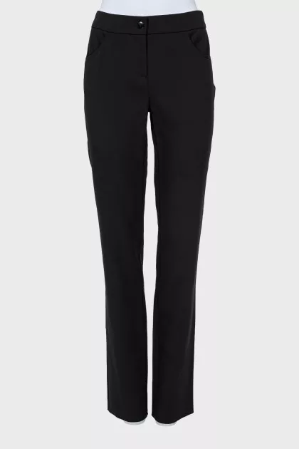 Tapered trousers with a mid-waist