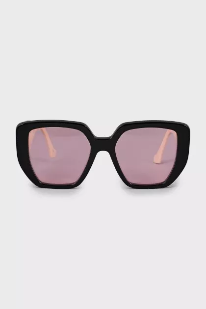 Sunglasses with contrasting temples