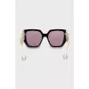 Sunglasses with contrasting temples