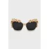 Sunglasses with metallic flowers