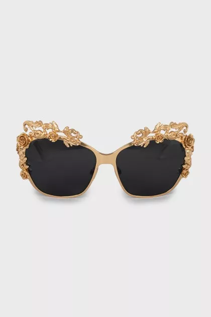 Sunglasses with metallic flowers