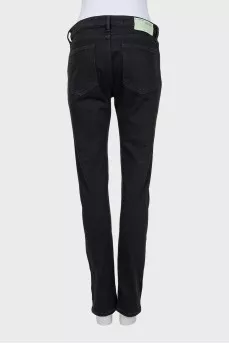 Чорні джинси tapered fit