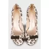 Leather shoes with a bow