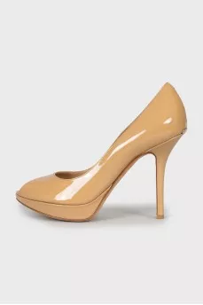 Patent leather high heel shoes