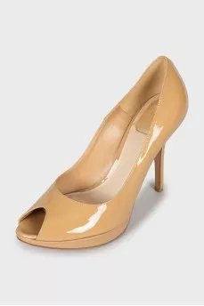 Patent leather high heel shoes